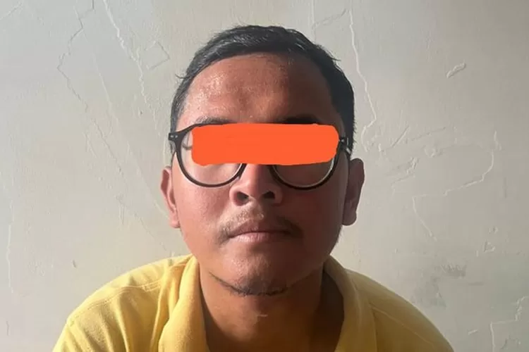 Pria inisial YSR (23) asal Bekasi, tersangka penyebar ajakan untuk menyerang polisi dengan air keras di aksi demo bela Rempang berhasil ditangkap. (Dok. Istimewa)