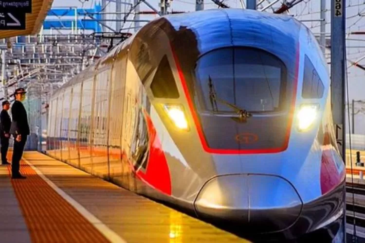 Ilustrasi Kereta Cepat Jakarta-Bandung KCJB WHOOSH  (Pinterest)