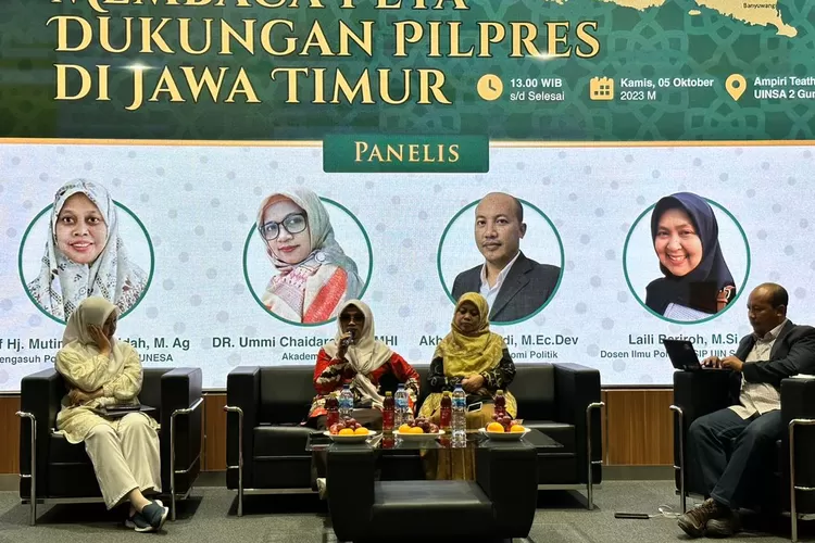 Diskusi publik yang dilaksanakan Kamis (5/10/2023) di Ampi Teater FAHUM UIN Surabaya Kota Surabaya.