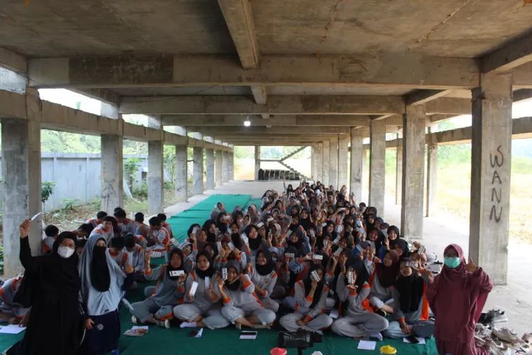 Program Studi Gizi Fakultas Kesehatan dan Sains Umbara&nbsp;berkolaborasi dengan Puskesmas Leuwisadeng&nbsp;di SMK Kesehatan Prof. Dr. Moestopo