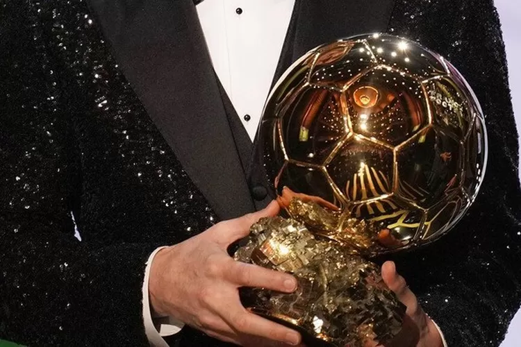Ilustrasi Ronaldo mengatakan bahwa Ballon d'Or 2023 sangat layak jatuh ke tangan Messi. (Foto: AP/Christophe Ena)