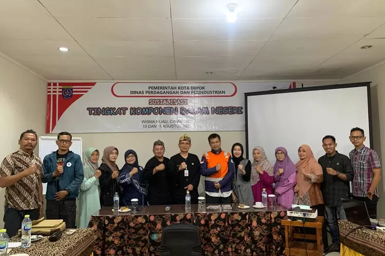 Dinas Perdagangan dan Perindustrian (Disdagin) Kota Depok memberikan sosialisasi sertifikat TKDN  di Wisma Hijau, Kecamatan Cimanggis (Andika Eka )