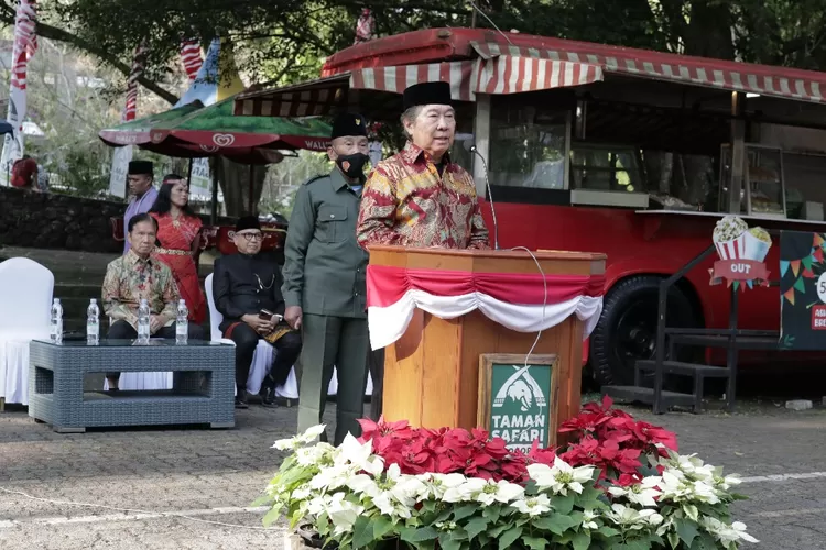 Direktur TSI Bogor Jansen Manansang, saat memimpin upacara bender memperingati HUT Kemerdekaan Indonesia ke 78 pada Kamis, 17 Agustus 2023.