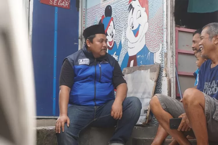 Caleg Partai Demokrat Kota Depok, Dapil Pancoranmas, Sukarjito saat menyapa dan melayani masyarkat (DOK.KELUARGAJTO)