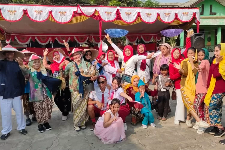 Warga RT1/17 Kelurahan Cilangkap, Kecamatan Tapos memeriahkan HUT RI ke-78. (ANDIKA EKA )