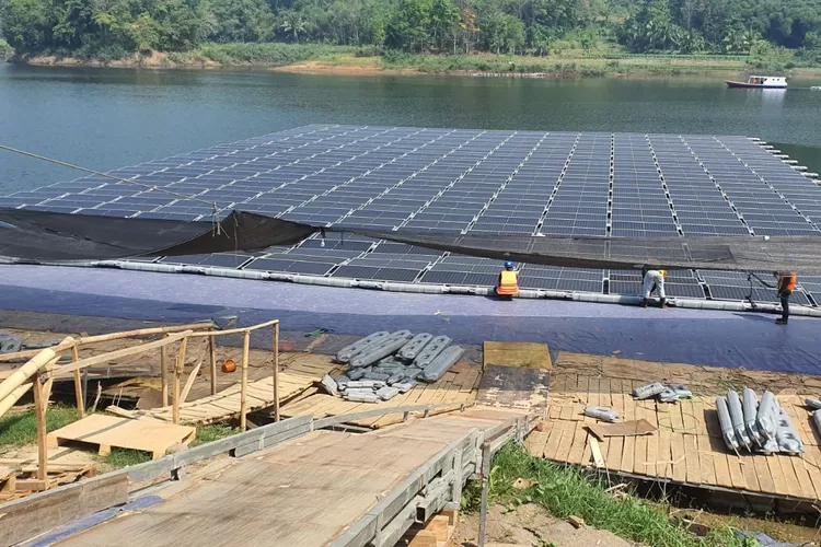 PLTS Cirata diprediksi dapat menghasilkan energi hijau hingga 245 juta kWh per tahun dan mengurangi emisi karbon dioksida 214.000 ton per tahun. (ISTIMEWA)