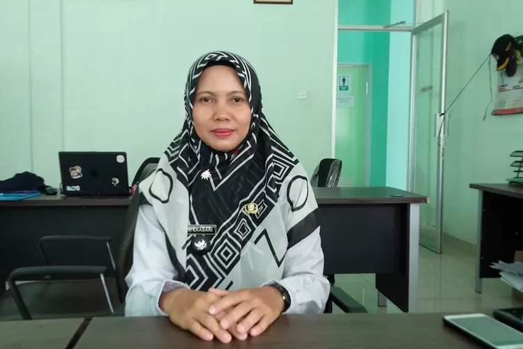 Lurah Cisalak, Rini Ekasari (ANDIKA EKA/RADAR DEPOK)
