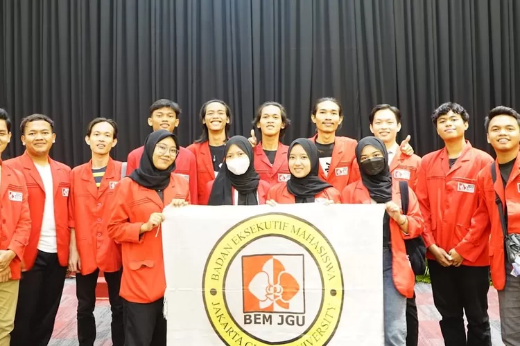 Seluruh anggota BEM Jakarta Global University (JGU) yang terletak di Jalan Boulevard Grand Depok City, Kelurahan Tirtajaya, Kecamatan Sukmajaya. (ANDIKA EKA/RADAR DEPOK)