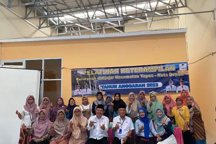 Pelatihan keterampilan di aula Kelurahan Jatijajar, Kecamatan Tapos,  (Andika Eka)