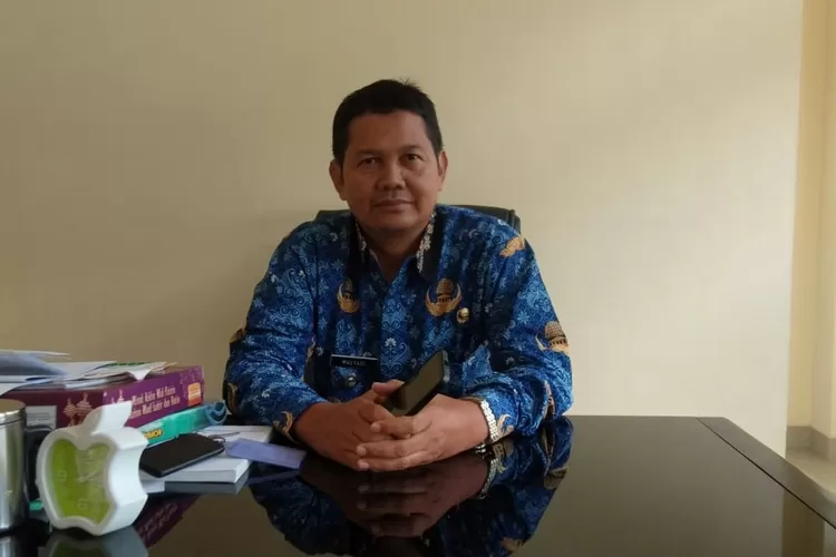 Lurah Cimpaeun, Mulyadi (Andika Eka )