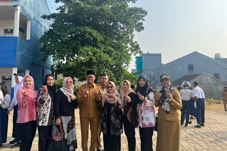 Wakil Walikota Depok, Imam Budi Hartono hadir dan menjadi pimpinan apel pagi di SMPN 22 Depok, Senin  (Andika Eka )