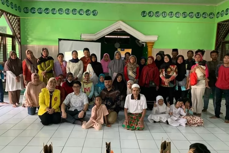 Kegiatan Pengabdian Masyarakat UI di Komunitas Masjid Terminal Depok. (UI)