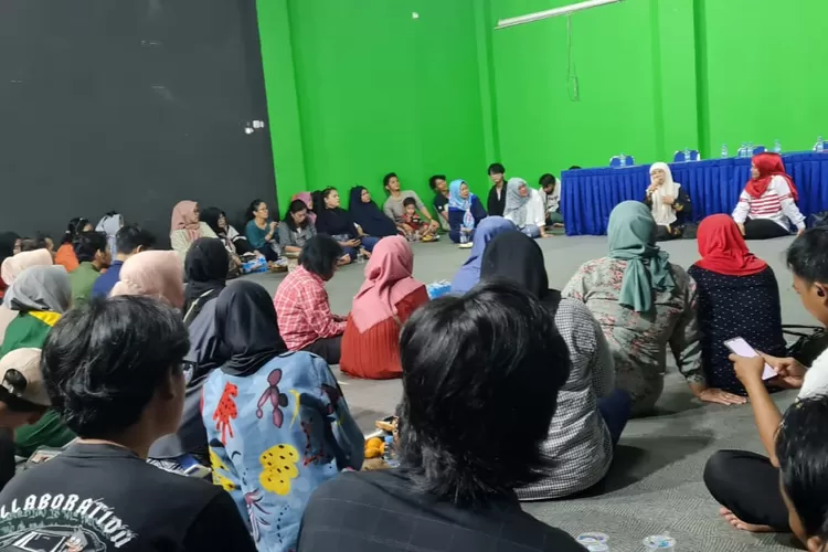 Para milenial sat mendapat edukasi soal generasi emas yang diberikan Caleg DPRD Depok dari PKN Anjar Setya Widarti  (DOK.PRIBADI)
