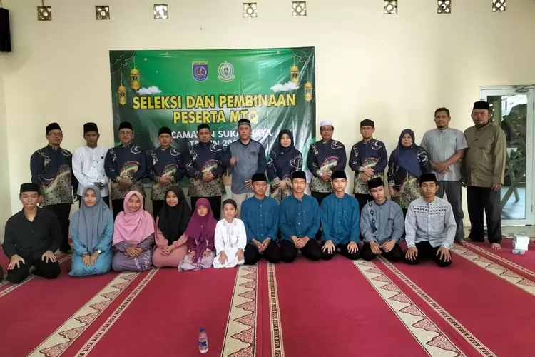 Para peserta seleksi MTQ tingkat Kecamatan Sukmajaya yang sedang mengikuti Lomba Musabaqah Tilawah Quran (MTQ) tingkat Kota Depok tahun 2023 di Mushola Nurul Hikmah, Kelurahan Sukmajaya (Andika Eka )