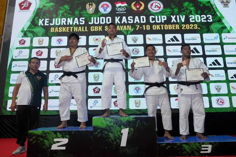 Sersan Satu Made Agus Yoga Rudi saat meraih medali emas di Kejurnas Judo Piala Kasad tahun 2023. (DOK.PENKOSTRAD)
