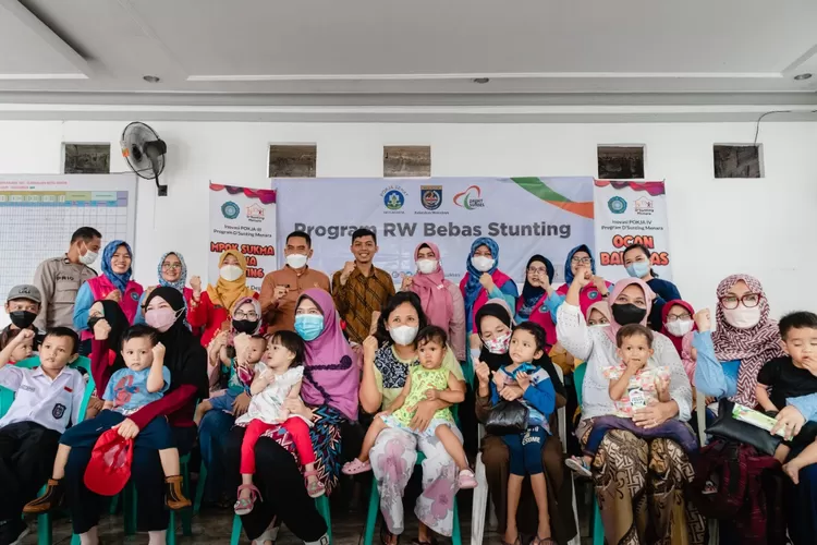 Balita dan orang tua antri TMP untuk bayi stunting (Gabriel Omar Batistuta)