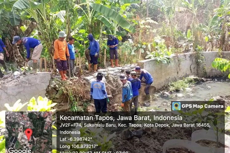 Satgas DPUPR Kota Depok melakukan penurapan longsor di Kali Cipinang RT5/5 Kelurahan Sukamaju Baru, Kecamatan Tapos (Andika Eka )