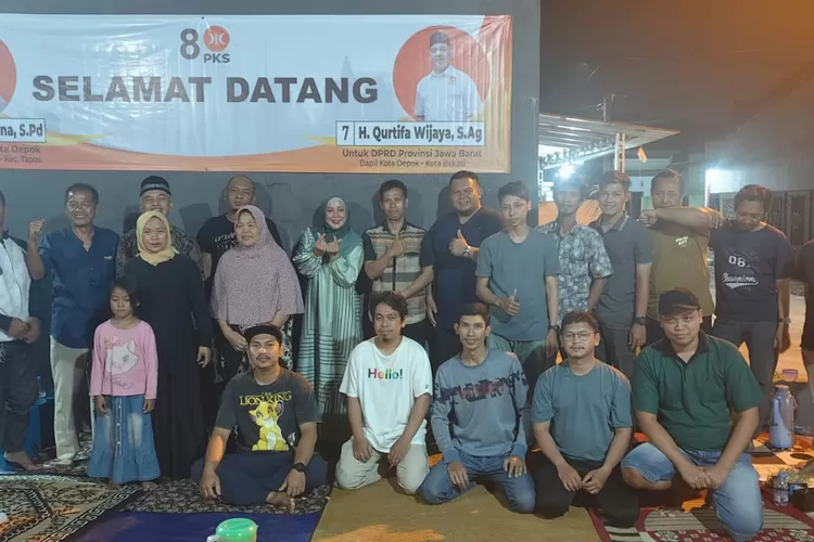 Caleg PKS untuk DPRD Jawa Barat dari Dapil Kota Depok &ndash; Kota Bekasi, Qurtifa Wijaya, menyambangi warga El Barka, di Kelurahan Kalibaru, Kecamatan Cilodong, Depok, Minggu (15/10) malam. 