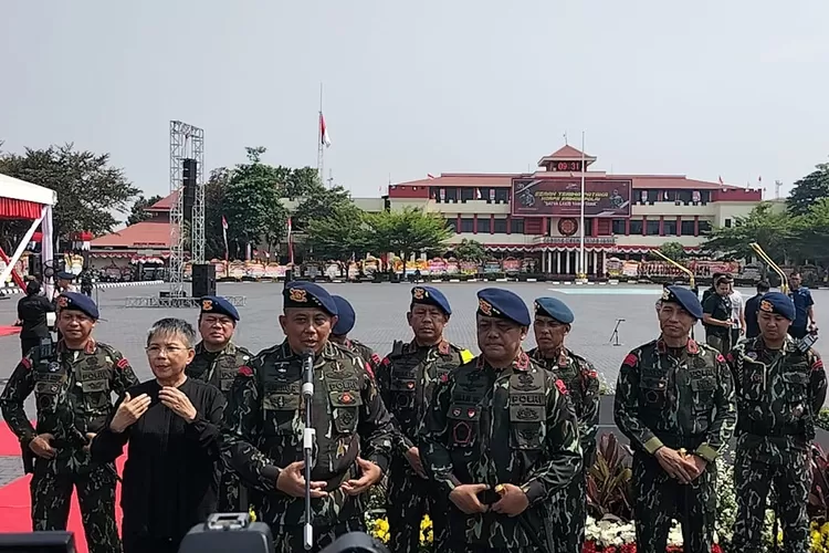 Korps Brimob Polri resmi punya pimpinan anyar. Komjen Anang Revandoko digantikan oleh Irjen Imam Widodo. Jumat (20/10) pagi, digelar serahb terima pataka Satya Cakti Yanottama, sebagai seremonial pergantian pucuk tertinggi satuan elit Polri tersebut.