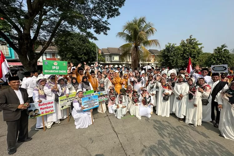 Kontingen Kecamatan Cinere, Kota Depok, hadir dalam lomba Musabaqoh Tilawatil Qur&rsquo;an (MTQ) yang berlangsung di Alun-alun Kota Depok, Selasa  (Aldy Rama )