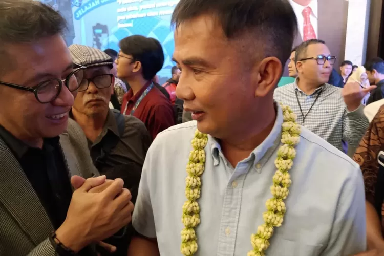  Ditanya soal demo yang ditujukan kepadanya, Pj Gubernur Jabar Bey Triadi Machmudin  memberikan tanggapan seperti ini, standar sih jawabannya. (Ariesmen fokussatu.id)