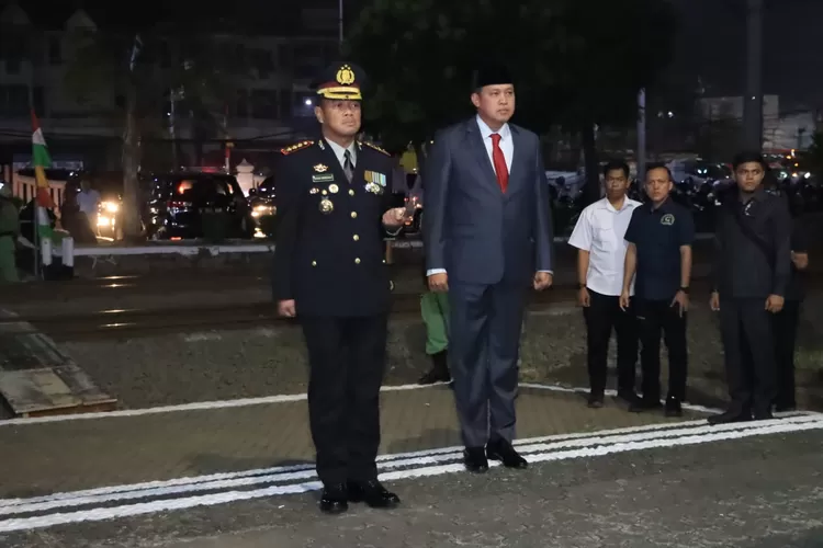 Plt Wali Kota Bekasi Tri Adhianto hadiri Apel Kehormatan dan Renungan Suci jelang HUT RI ke 78. (Pemkot Bekasi)