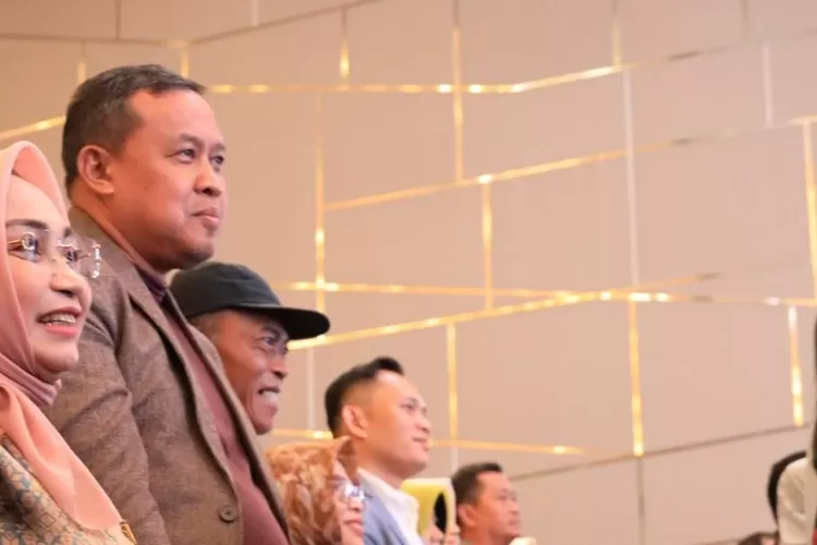 Wali Kota Bekasi Tri Adhianto sampaikan terima kasih dalam malam refleksi Gubernur Jawa Barat Ridwan Kamil. (Pemkot Bekasi)