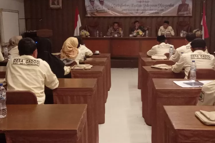Para ketua RT dan RW serta LPM se-Desa Gadog, Megamendung, Kabupaten Bogor digembleng demi tingkatkan layanan buat masyakarat. (Rijal/Metropolitan)
