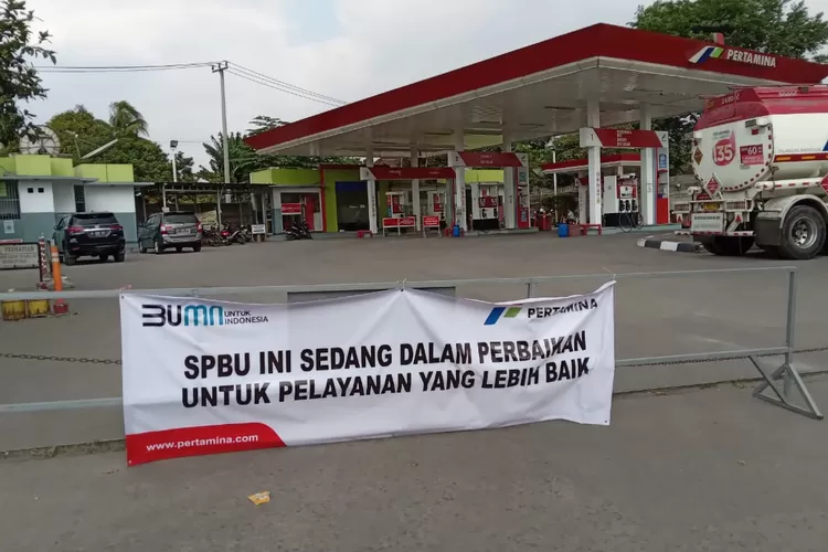 SPBU di Gunungsindur yang diduga mencemarkan sumur warga sekitar untuk sementara tidak beroperasi. (Nasir/Metropolitan )