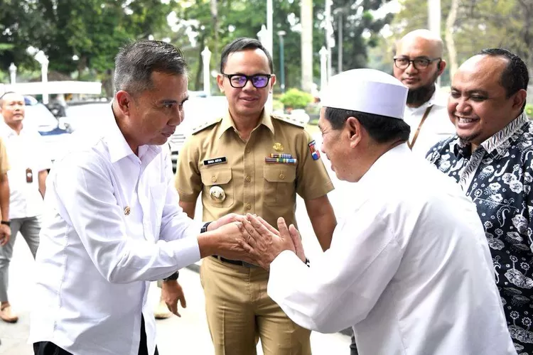 Pj Gubernur Jabar Bey Machmudin saat datang ke Balai Kota Bogor, Senin 11 September 2023. (Jabarprov.go.id)