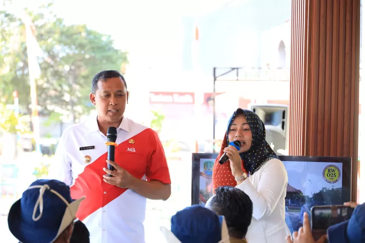 Wali Kota Bekasi Tri Adhianto meresmikan dua taman. (Pemkot Bekasi)