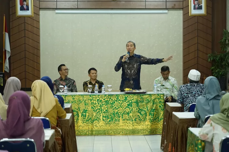 Wakil Wali Kota Bogor Dedie Rachim menanggapi adanya dugaan pungli di sekolah. Ia meminta sistem pendidikan di Kota Bogor dibenahi. (Pemkot Bogor)