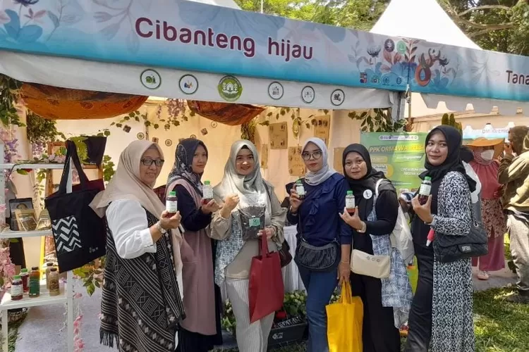 Ormawa REESA IPB menghadirkan produk Cibanteng Hijau dalam Festival Bunga dan Buah. (Dok pribadi)