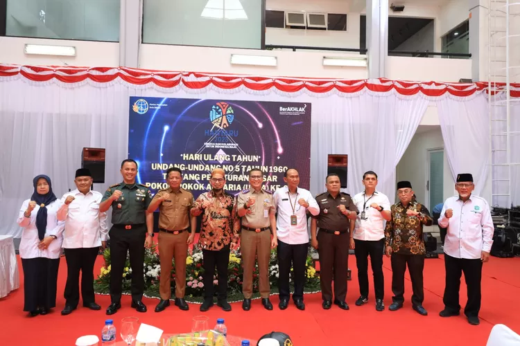 Sekda Kota Bekasi Junaedi dalam  Upacara Peringatan Hari Agraria dan Tata Ruang ke-63. (Pemkot Bekasi)