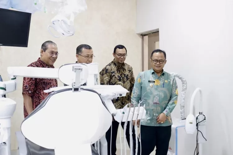 Pj Wali Kota Bekasi Raden Gani Muhammad saat meresmikan gedung bari RS Permata. (Pemkot Bekasi)