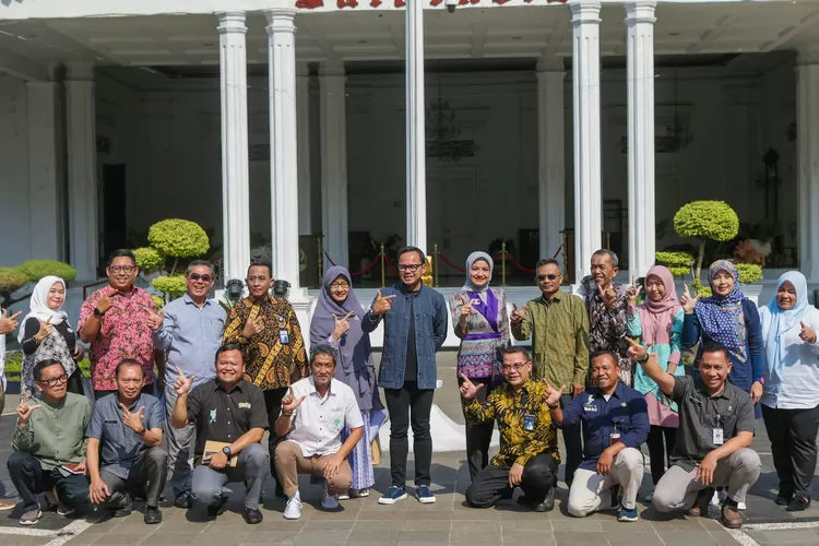 Kota Bogor masuk dalam delapan besar Nomine Pemerintah Kota (Pemkot) berkinerja sangat baik dalam penyelenggaraan Pelayanan Terpadu Satu Pintu (PTSP) dan Percepatan Pelaksanaan Berusaha (PPB). (Pemkot Bogor)