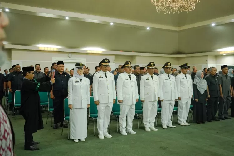 Deretan pejabat Pemerintah Kabupaten Bogor yang dilantik Bupati Bogor Iwan Setiawan. (Pemkab Bogor)