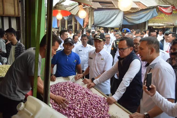 Wali Kota Bogor Bima Arya ajak para pejabat Pemkot Bogor geruduk Pasar Induk Kemang. (Perumda Pasar Pakuan Jaya)