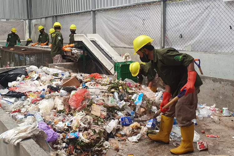 Lewat IWM, Taman Safari Indonesia (TSI) Bogor sulap limbah makanan jadi sumber perekonomian. (Devina/Metropolitan.id)
