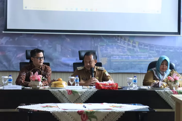 Pj Wali Kota Bekasi Raden Gani Muhammad kedatangan tim monev Jabar. (Pemkot Bekasi)