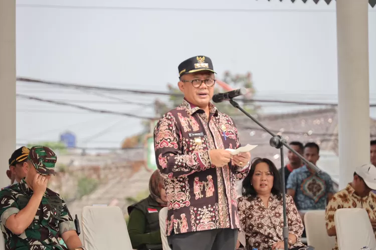 Pj Wali Kota Bekasi Raden Gani Muhammad dalam apel persiapan pengamanan Pemilu 2024. (Pemkot Bekasi)