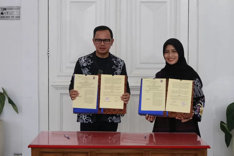 Wali Kota Bogor Bima Arya menjalin kerja sama peningkatan ekosistem ekonomi lokal bersama Lapis Bogor Sangkuriang. (Lapis Bogor Sangkuriang)