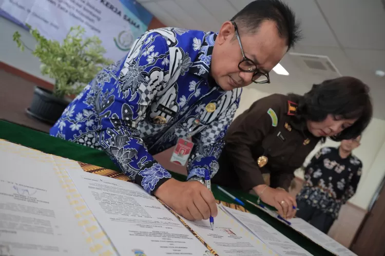 Pj Wali Kota Bekasi Raden Gani Muhamad teken kerja sama dengan Kejari Kota Bekasi (Pemkot Bekasi)