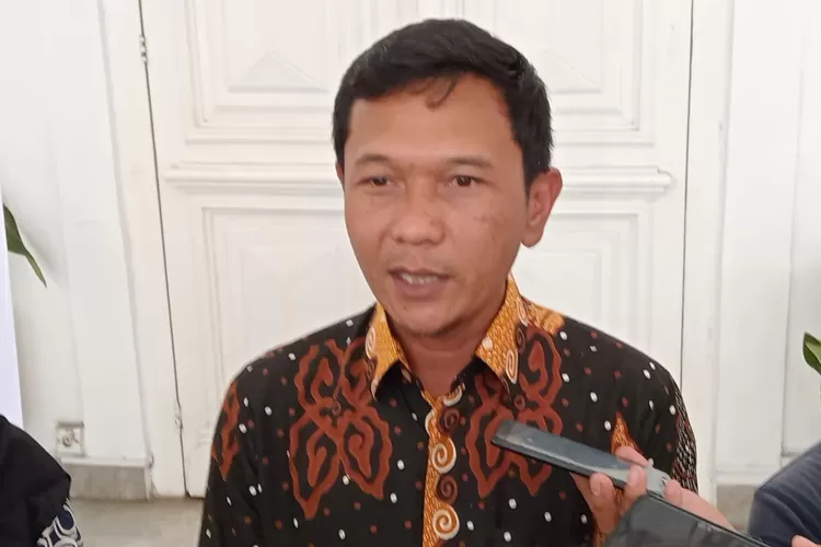 Kepala Dinas KUKM Dagin Kota Bogor Atep Budiman bicara soal aturan UMKM harus ada di toko, swalayan hingga pusat perbelanjaan. (Devina/Metropolitan)