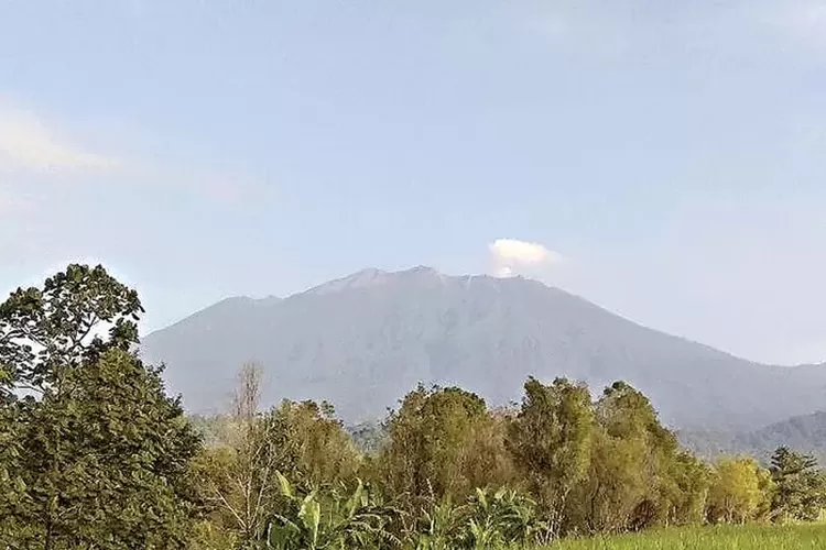 Ilustrasi wisata di Sukabumi, ini deretan bukit dengan pemandangan wisata alam yang menarik. (Jawapos)