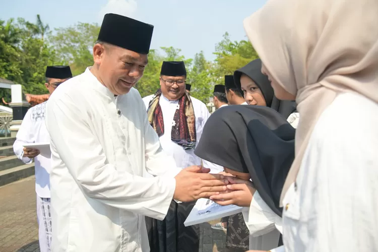 Bupati Purwakarta Benni Irwan dalam peringatan Hari Santri 2023. (Diskominfo Purwakarta)
