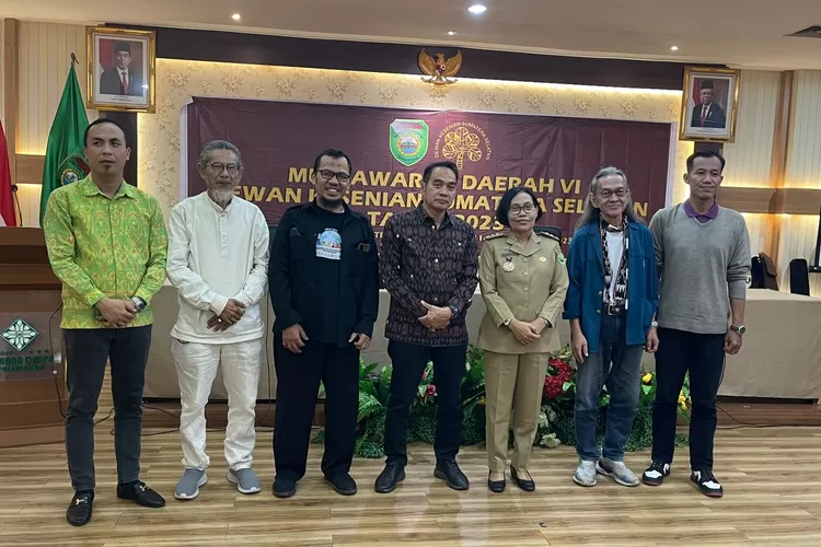 Para calon Ketua DKSS, M Iqbal Rudianto alias Didit, Muhammad Sirojudin, SI Kom,  Ketua Panitia, Ahmad Muhaimin, RH Syahril Erwin SE (Ketua DKSS periode 2018-2023 ), Cahyo Sulistiyo Kabid Disbudpar Sumsel, Dr Erwan Suryanegara, MSn, dan Plt ketua DKSS Surono.   (dok)