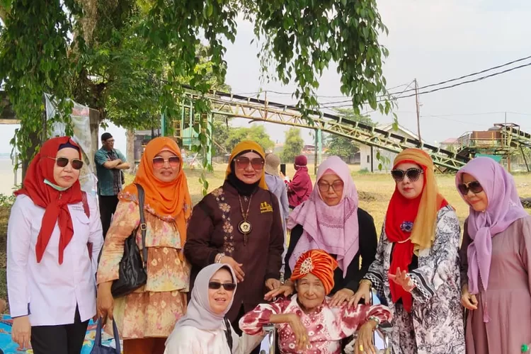 Hj Ana Kumari menggagas rebo akhir . Sebelumnya selama 20 tahun selalu menggelar rebo akhir. (dok)