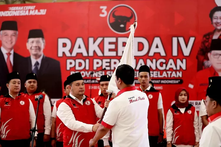Penyerahan petaka kepada Ketua DPD TMP Sumsel (DN/KetikPos.com)