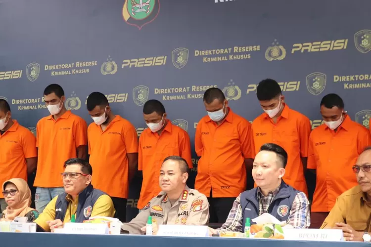 Dirreskrimsus Polda Metro Jaya Kombes Pol Ade Safri Simanjuntak dalam Konferensi Pers  Peredaran Obat Keras Secara Ilegal